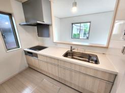 キッチン　2024年8月8日撮影♪広々としたとても明るいキッチンです♪