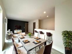 リビング　1月27日撮影♪朝は爽やかな日差しを浴びながら、家族みんなでおいしい朝食。昼下がりには読書やお昼寝でもしながらのんびりと過ごすひと時…。家族が集まる空間を、一番明るい空間に♪家具はCGになります。