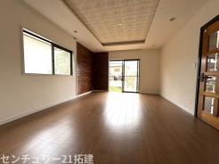 リビング　2025年10月23日撮影♪広々としたとても明るいリビングです♪