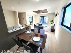 リビング　2025年12月14日撮影♪広々としたとても明るいリビングです♪