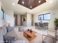 リビング　2026年4月5日撮影♪大きな窓のあるリビングは、陽光あふれる明るい空間です。居心地良く、ご家族皆がゆったり寛げる憩いの空間となりそうです♪家具はCGになります。