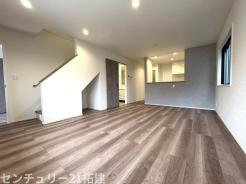 リビング　3月6日撮影♪朝は爽やかな日差しを浴びながら、家族みんなでおいしい朝食。昼下がりには読書やお昼寝でもしながらのんびりと過ごすひと時…。家族が集まる空間を、一番明るい空間に♪家具はCGになります。