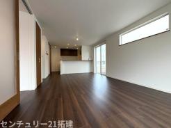 リビング　3月6日撮影♪朝は爽やかな日差しを浴びながら、家族みんなでおいしい朝食。昼下がりには読書やお昼寝でもしながらのんびりと過ごすひと時…。家族が集まる空間を、一番明るい空間に♪家具はCGになります。