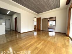 リビング　3月12日撮影♪朝は爽やかな日差しを浴びながら、家族みんなでおいしい朝食。昼下がりには読書やお昼寝でもしながらのんびりと過ごすひと時…。家族が集まる空間を、一番明るい空間に♪