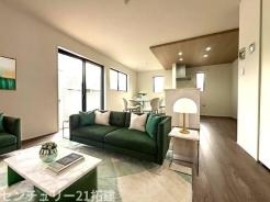 リビング　3月27日撮影♪朝は爽やかな日差しを浴びながら、家族みんなでおいしい朝食。昼下がりには読書やお昼寝でもしながらのんびりと過ごすひと時…。家族が集まる空間を、一番明るい空間に♪家具はCGになります。