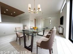 リビング　3月27日撮影♪朝は爽やかな日差しを浴びながら、家族みんなでおいしい朝食。昼下がりには読書やお昼寝でもしながらのんびりと過ごすひと時…。家族が集まる空間を、一番明るい空間に♪家具はCGになります。