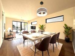 リビング　施工例・朝は爽やかな日差しを浴びながら、家族みんなでおいしい朝食。昼下がりには読書やお昼寝でもしながらのんびりと過ごすひと時…。家族が集まる空間を、一番明るい空間に♪家具はCGになります。