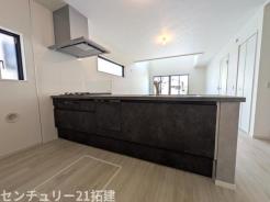 キッチン 2026年8月2日撮影♪キッチンがスッキリ片付くパントリー収納♪食材のストックや調理器具の保管に便利なスペースです。
