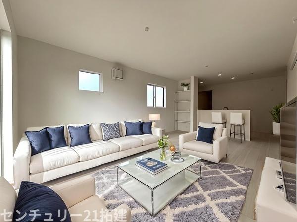 リビング　2月21日撮影♪朝は爽やかな日差しを浴びながら、家族みんなでおいしい朝食。昼下がりには読書やお昼寝でもしながらのんびりと過ごすひと時…。家族が集まる空間を、一番明るい空間に♪家具はCGになります。