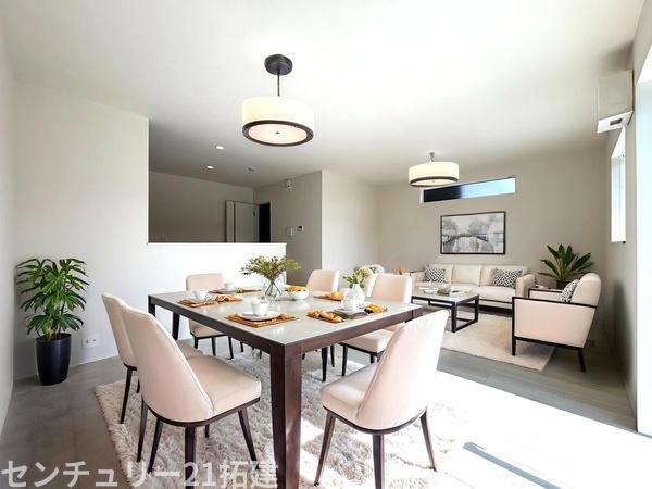 リビング　2月21日撮影♪朝は爽やかな日差しを浴びながら、家族みんなでおいしい朝食。昼下がりには読書やお昼寝でもしながらのんびりと過ごすひと時…。家族が集まる空間を、一番明るい空間に♪家具はCGになります。