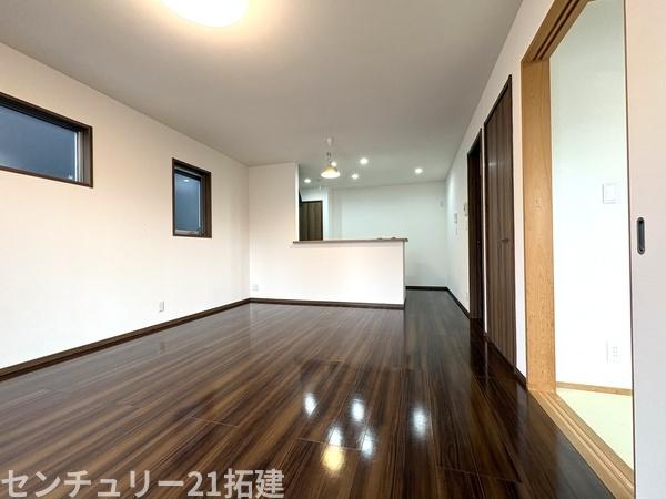 リビング　3月16日撮影♪朝は爽やかな日差しを浴びながら、家族みんなでおいしい朝食。昼下がりには読書やお昼寝でもしながらのんびりと過ごすひと時…。家族が集まる空間を、一番明るい空間に♪